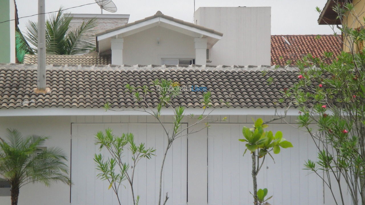 Casa para aluguel de temporada em Bertioga (Praia de Guaratuba)