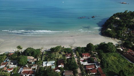 Dos chales de planta baja y superior, a 220,00 metros de la playa de la cala