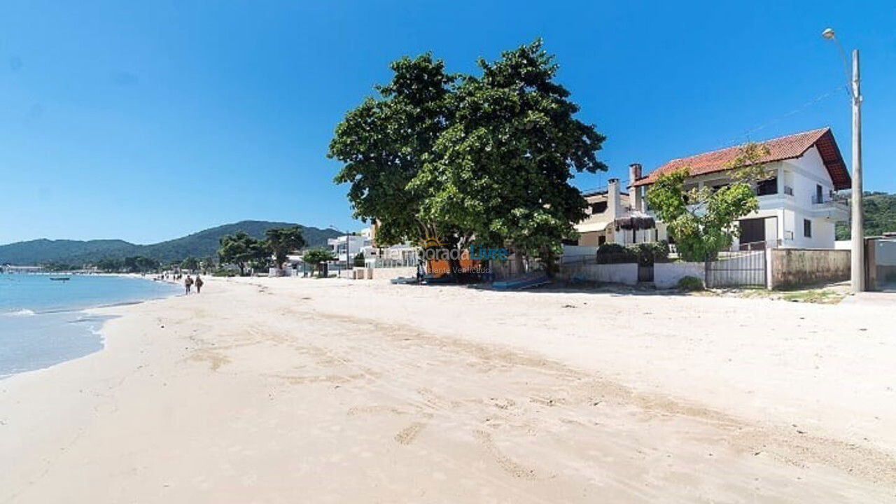 Casa para aluguel de temporada em Porto Belo (Centro)