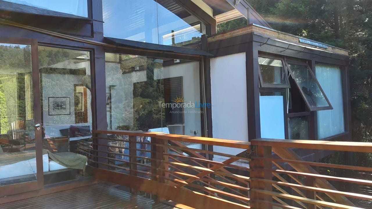 Casa para alquiler de vacaciones em Campos do Jordão (Loteamento Véu da Noiva)