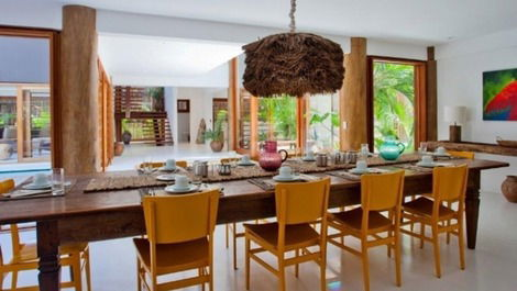 Safira Real Estate rents a house on the beach of Itapororoca in Trancoso-BA.
