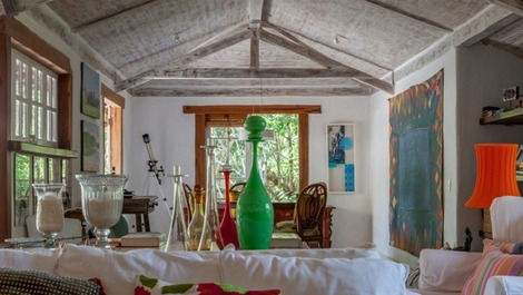 Safira Real Estate aluga casa na praia dos Nativos em Trancoso-BA.