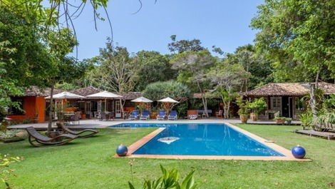 Safira Real Estate alquila casa en Praia dos Nativos en Trancoso-BA.