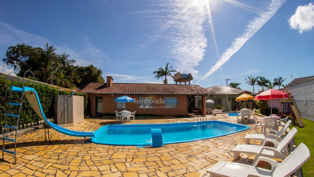 Casa para aluguel de temporada em Penha (Centro)