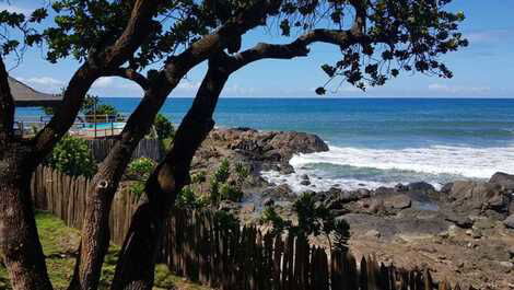 Condomínio,entre as praias Batuba Beach e Back Door.