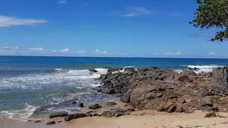 Condomínio,entre as praias Batuba Beach e Back Door.