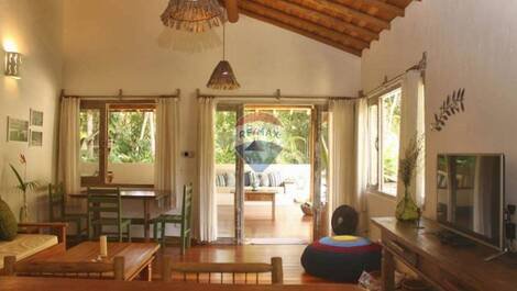 RE / MAX Safira rents beautiful house in Trancoso, Bahia.