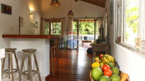 RE / MAX Safira alquila hermosa casa en Trancoso, Bahia.