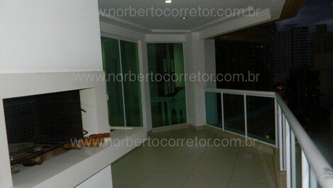 Apartment 4 suites with 1 Master, 5 air conditioners, for 12 pe...