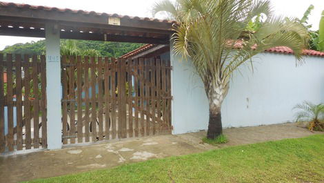 Portão de entrada da casa