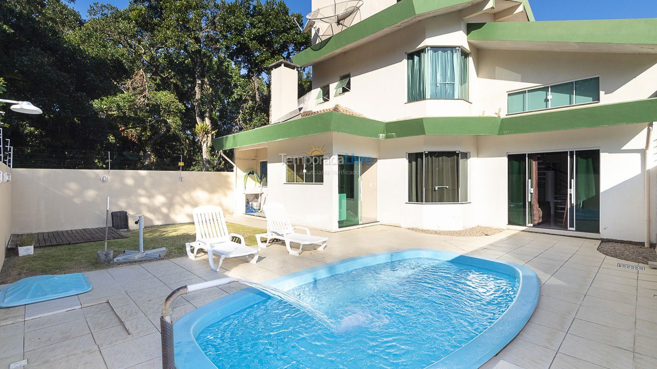 CASA CRAVO COM PISCINA EM MORRINHOS