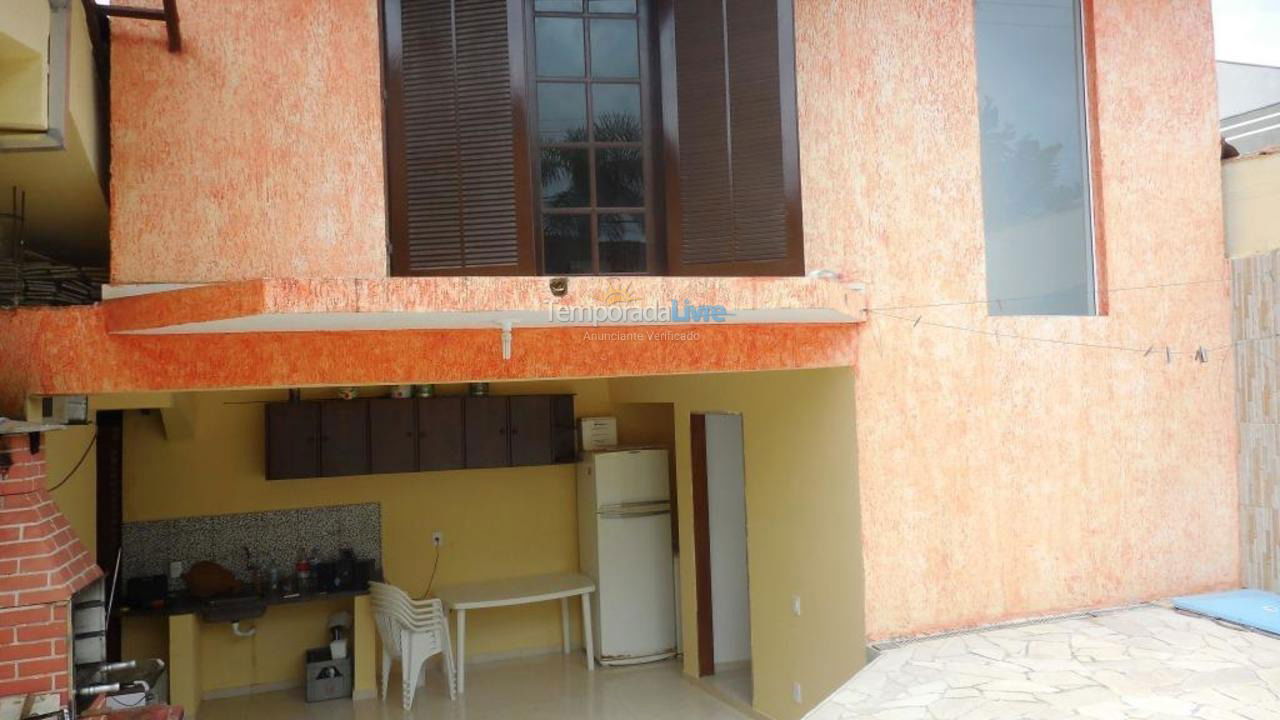 Casa para alquiler de vacaciones em Caraguatatuba (Massaguaçu)