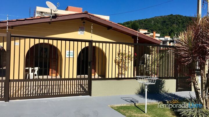 Casa de aluguel para fins de semanas e feriados. em Ubatuba, Brasil -  comentários e preços