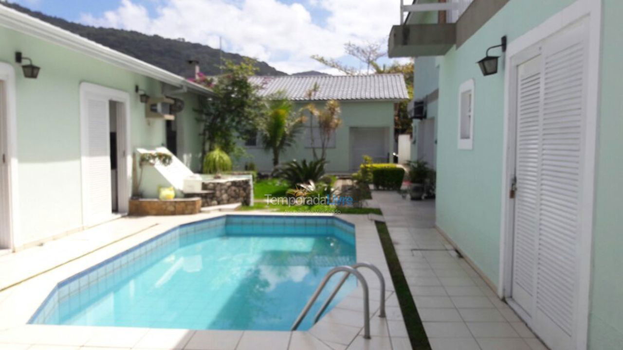 Apartment for vacation rental in Ubatuba (Praia das Toninhas)