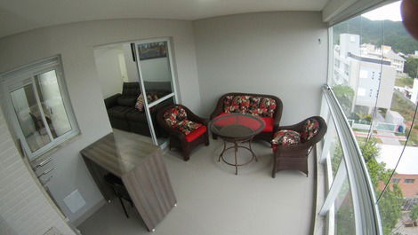 Apartment for rent, well located and with pool in the condominium!