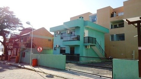 Apartamento en planta baja en el bloque del mar en Bombinhas!