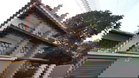 001N - Apartamento para locação Praia de Bombinhas.
