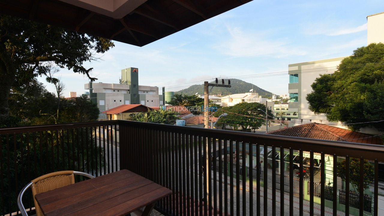 Apartamento para aluguel de temporada em Bombinhas (Praia de Bombinhas)