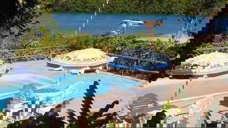 Piscina, deck e vista