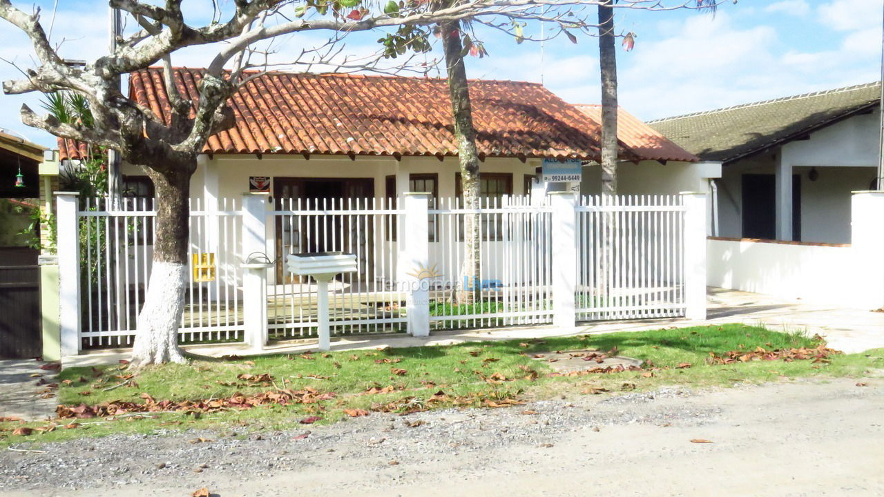 Casa para alquiler de vacaciones em Itapoá (Balneário Uirapuru)