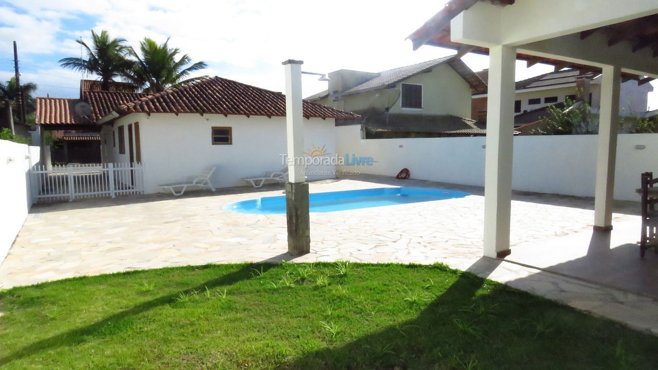 Casa para alquiler de vacaciones em Itapoá (Balneário Uirapuru)