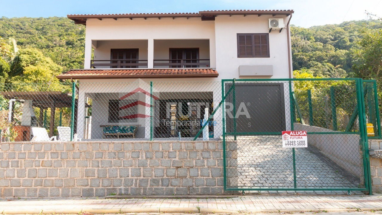 Casa para aluguel de temporada em Bombinhas (Praia de Bombas)