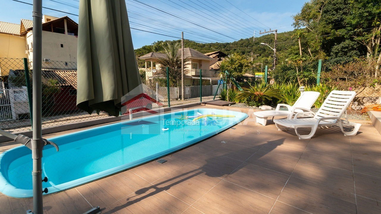 Casa para alquiler de vacaciones em Bombinhas (Praia de Bombas)