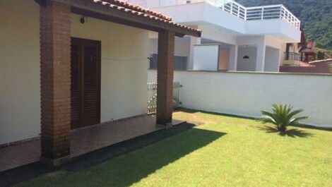 Casa 3 dorms no condomínio Salga na praia da Lagoinha - Ubatuba