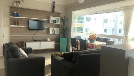 Beautiful family apartment with sea view
