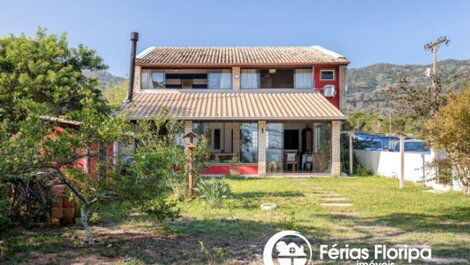 Linda Casa para temporada com acesso direto ao Mar