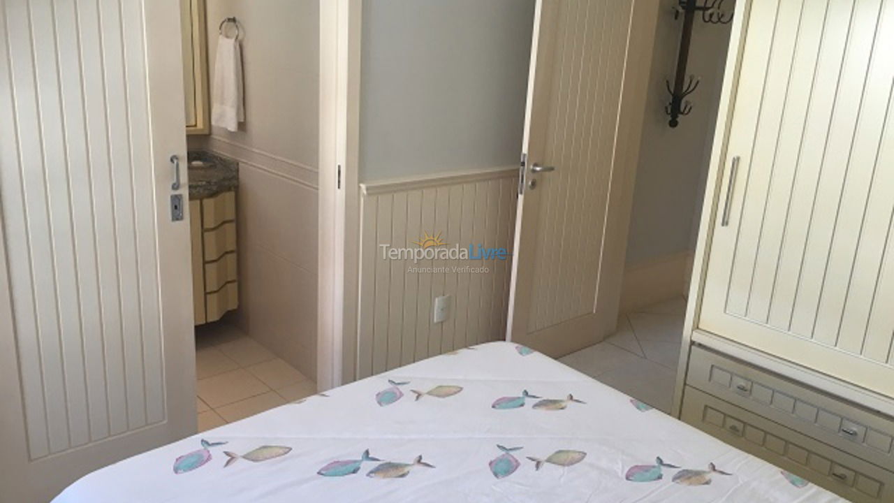 Apartamento para aluguel de temporada em Florianópolis (Praia Brava)