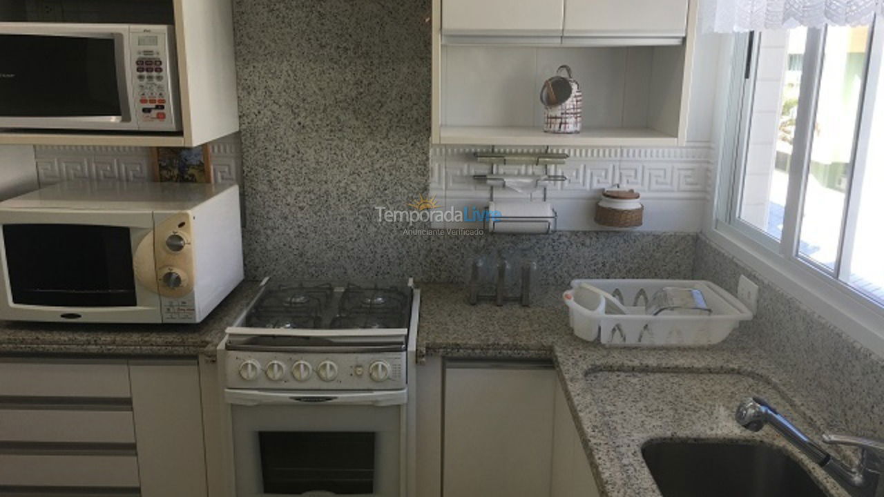 Apartamento para aluguel de temporada em Florianópolis (Praia Brava)