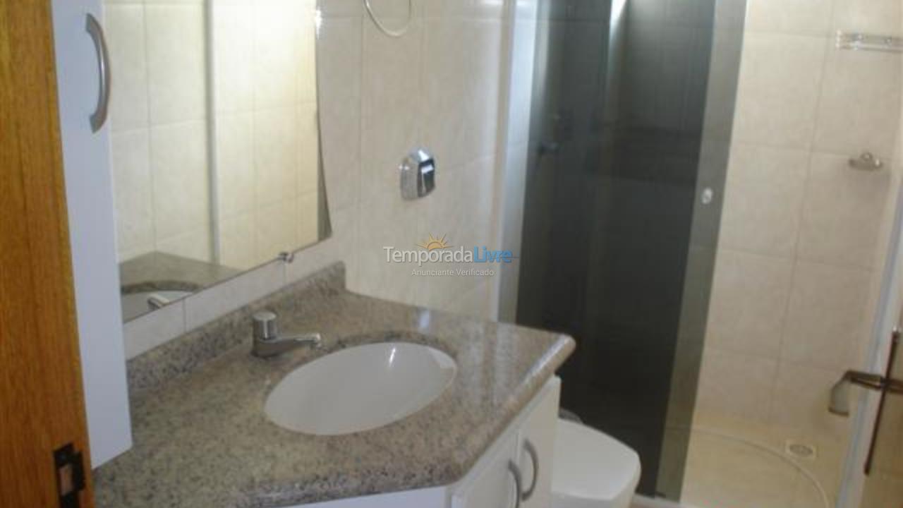 Apartamento para aluguel de temporada em Itapema (Meia Praia)