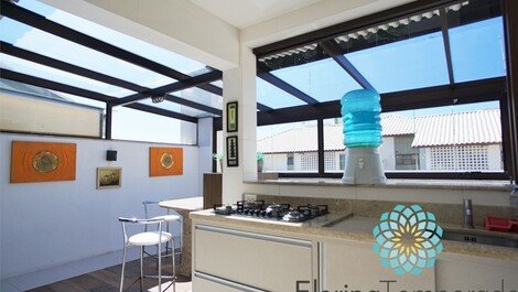 Penthouse with private pool, 4 bedrooms, close to the sea!