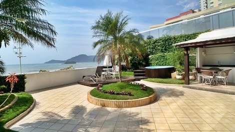 Ed. Grecia: 03 suites frente al mar con terraza privada y barbacoa