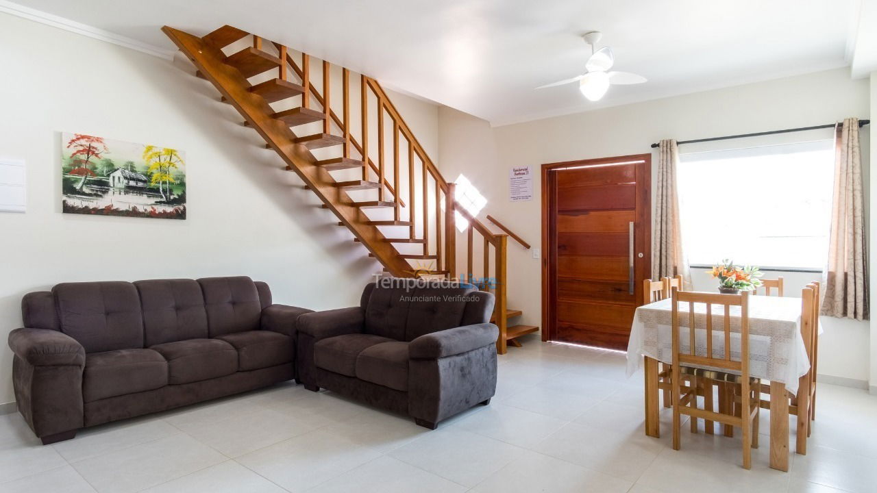 Apartamento para aluguel de temporada em Ubatuba (Praia das Toninhas)