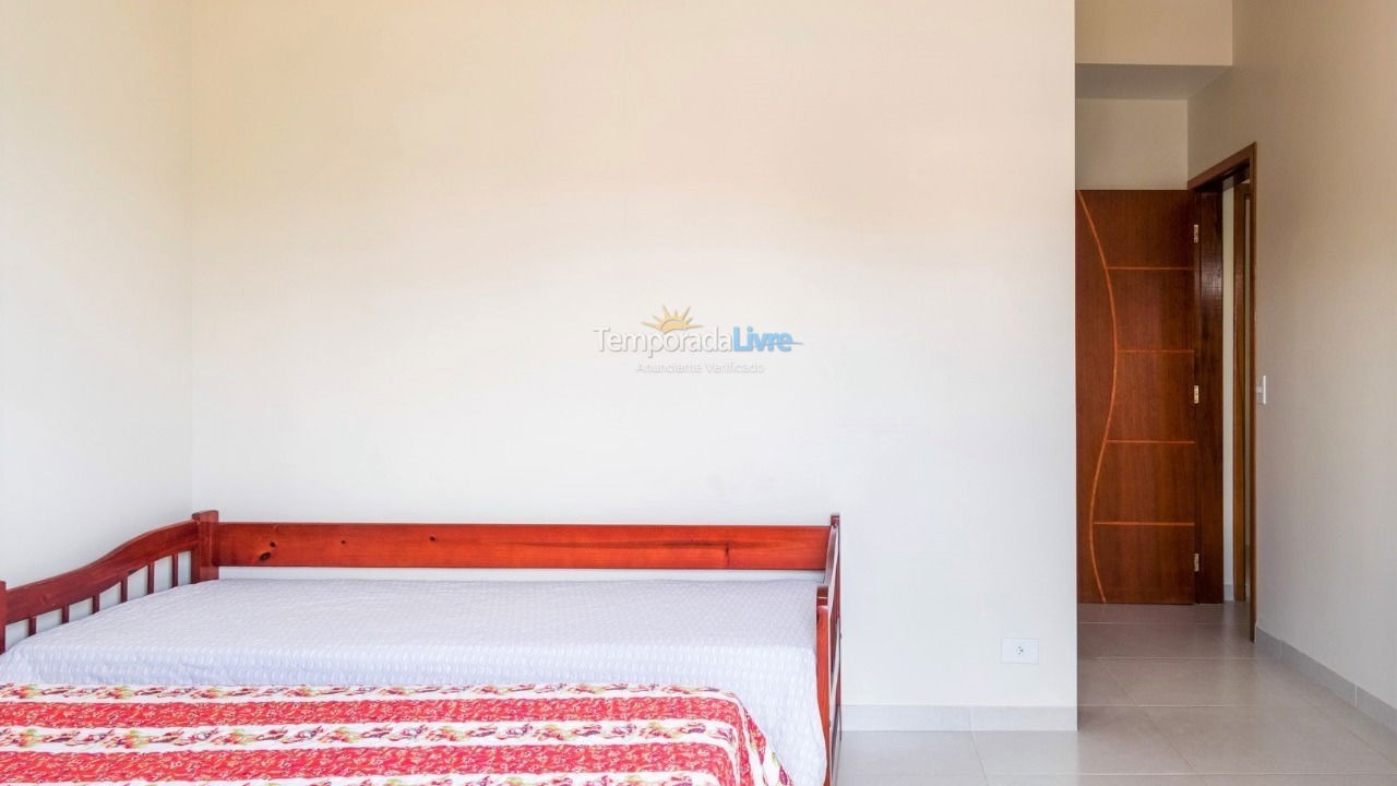 Apartamento para aluguel de temporada em Ubatuba (Praia das Toninhas)