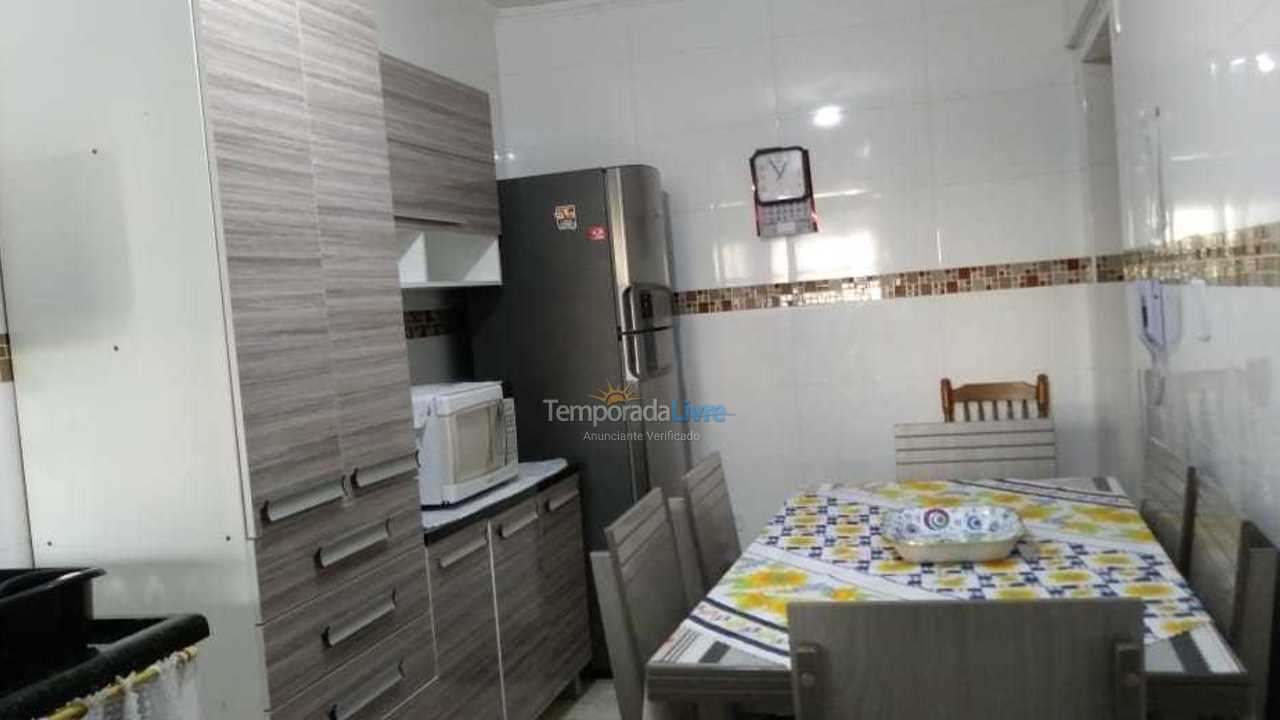 Apartment for vacation rental in Mongaguá (Centro)