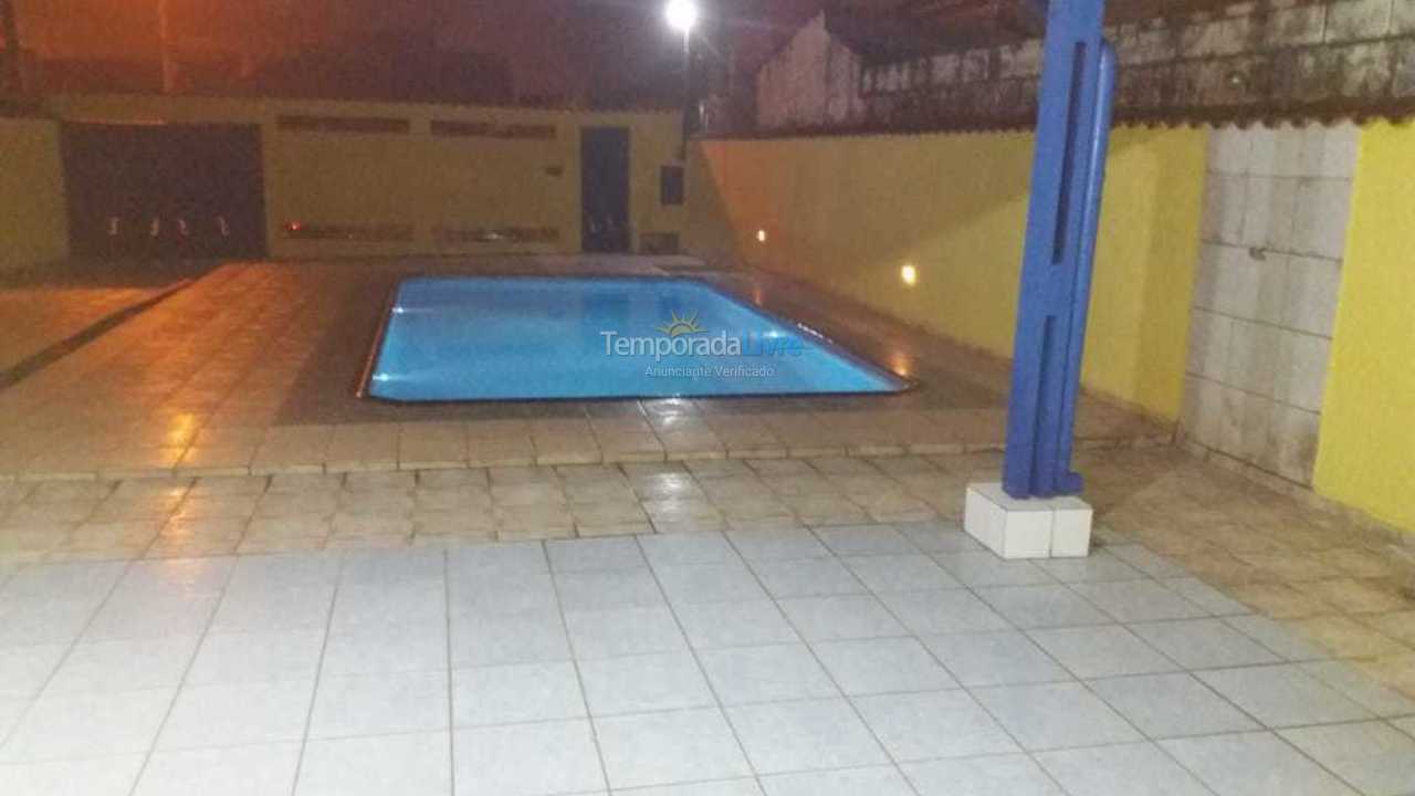 Casa para aluguel de temporada em Praia Grande (Solemar)