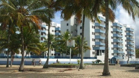 Apto frente mar, 6 ou 8 pessoas, 3 dorm, piscina e churrasqueira