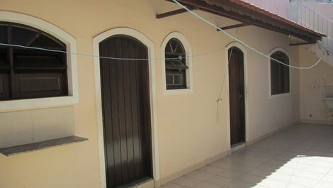 Casa com piscina a 100 metros da praia