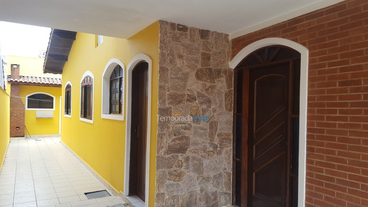 Casa para aluguel de temporada em Peruíbe (Jardim Star)