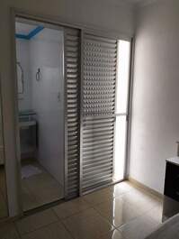 Apartamento con piscina y vistas al mar.