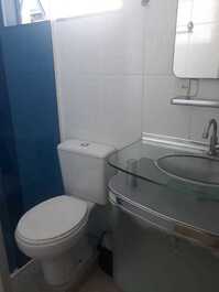Apartamento con piscina y vistas al mar.