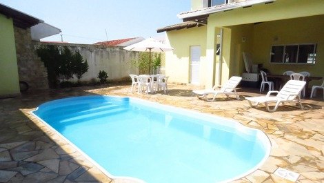 Excellent townhouse, 5q (4 suites), swimming pool, air cond, wifi, tv ass.,