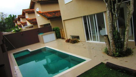 Juquehy - Beautiful Townhouse, 3 suites, Private Pool in Cond. Closed