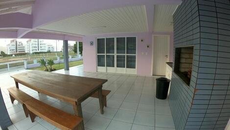 House for large family, close to shops 100 meters from the sea in Palmas!