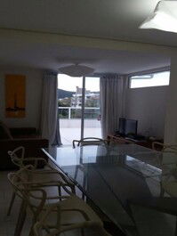 LARGE BALCONY, 3 BEDROOMS, SEA VIEW!