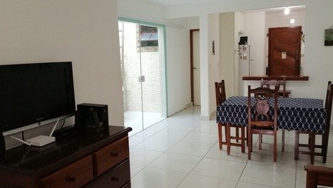 Beautiful independent house WIFI vacancy for 3 cars near Praia do Forte