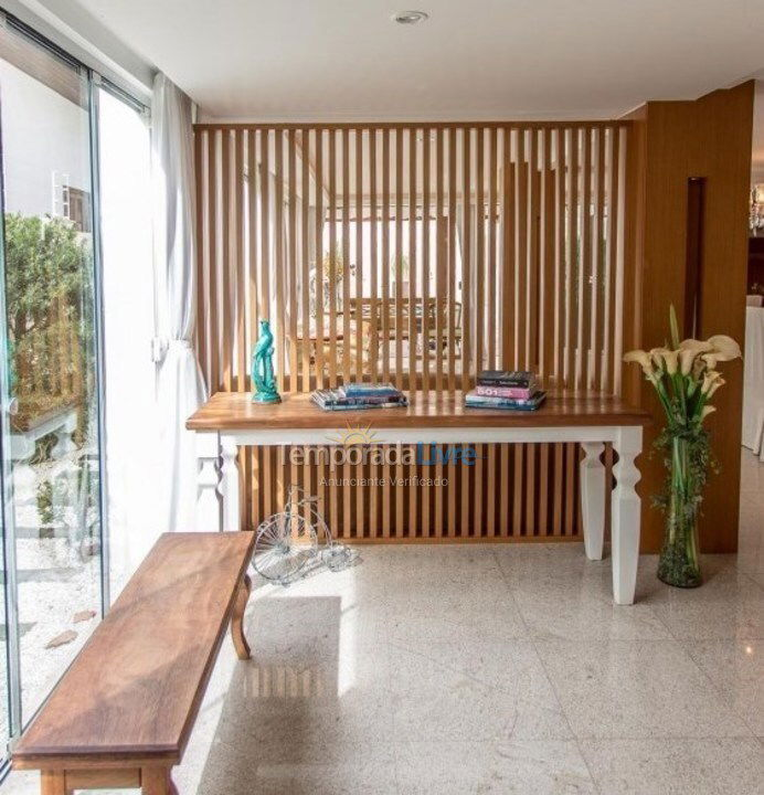 Casa para aluguel de temporada em Florianopolis (Jurerê Internacional)